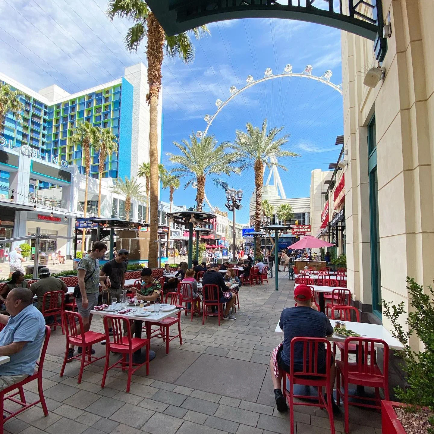 Las Vegas Strip bar crawl drinks and prizes at The LINQ Promenade